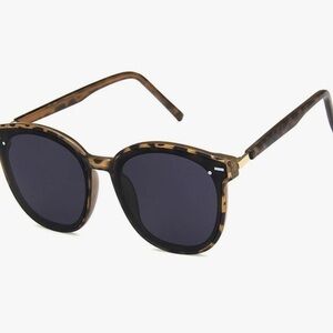 Victoria Leland Designs Stylish Tortoise Shell Sunglasses